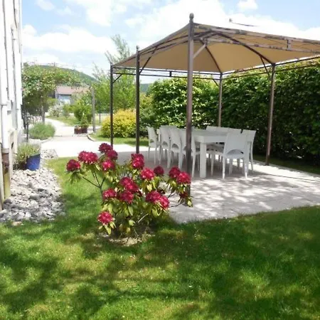 Maison De Caractere Avec Jardin, Terrasse Et Equipements Pour Grandes Familles Au Val-d'ajol - Fr-1-589-169